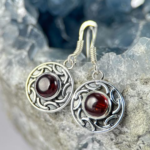 BRIGID, STŘÍBRNÉ NÁUŠNICE, GRANÁT, AG 925/1000