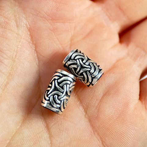 STŘÍBRNÝ KORÁLEK (NEJEN DO VOUSŮ) VIKINSKÝ UZEL, AG 925