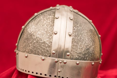 NJAL, VIKINGSKÁ PŘILBA