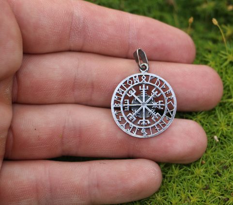 VEGVISIR - KOMPAS, ISLANDSKÁ RUNA, STŘÍBRNÝ PŘÍVĚSEK, AG 925, AKVAMARIN