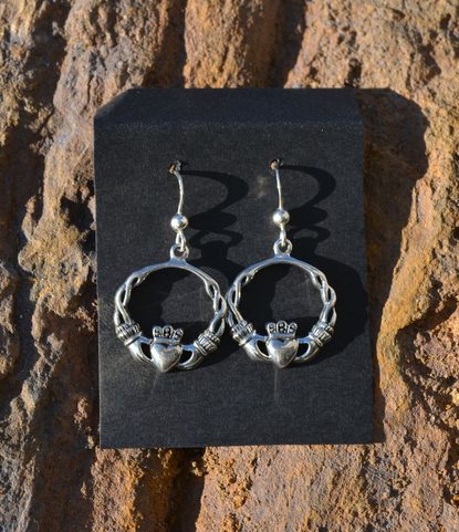 STŘÍBRNÉ CLADDAGH STŘÍBRNÉ NÁUŠNICE, AG 925
