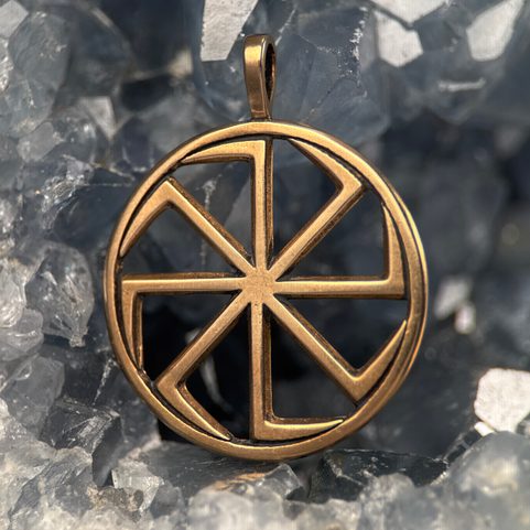 KOLOVRAT, BRONZOVÝ AMULET