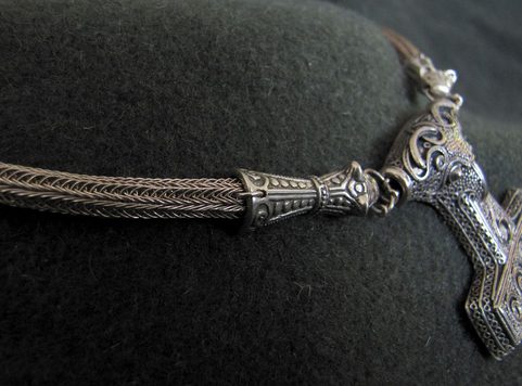 VIKING KNIT - NÁHRDELNÍK THOROVO KLADIVO, BRONZ