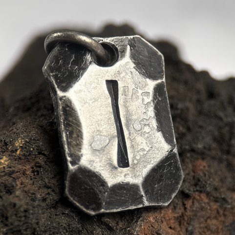 ISA, KOVANÁ RUNA, AMULET