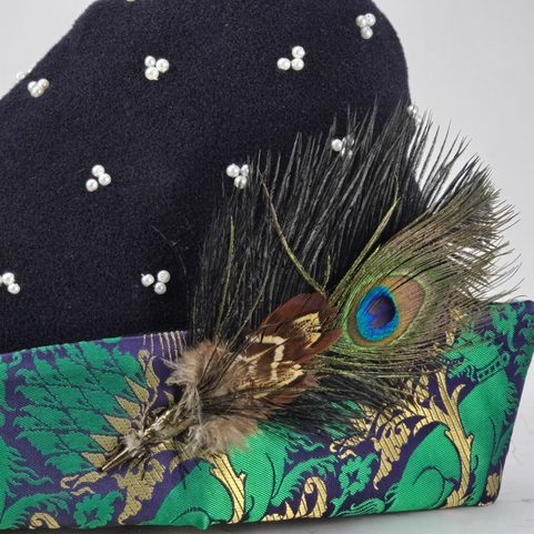 STŘEDOVĚKÁ ČEPICE, VLNA, BROKÁT, PEŘÍ