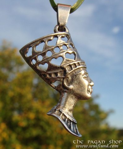 KRÁLOVNA NEFERTITI, STŘÍBRNÝ AMULET, AG 925