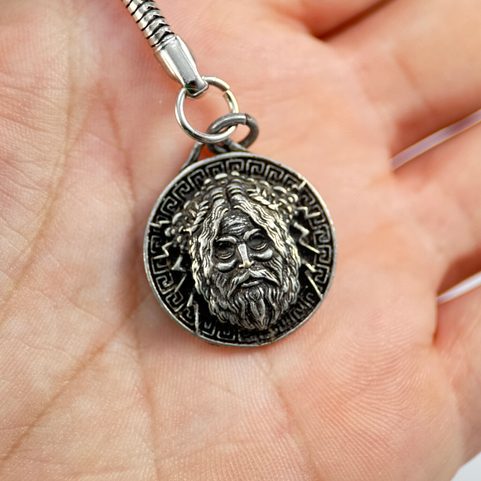 ZEUS, ŘECKÝ BŮH, KLÍČENKA ZINEK STAROSTŘÍBRO