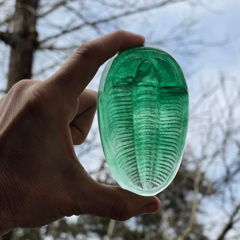 SKLENĚNÉ TĚŽÍTKO TRILOBIT, ZELENÁ