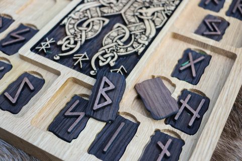 ODIN - SADA RUN FUTHARK A DÁRKOVÁ KAZETA