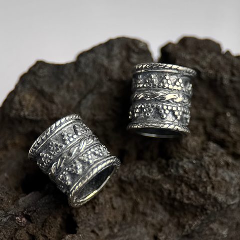 VIKINGSKÝ STŘÍBRNÝ KROUŽEK DO VOUSŮ, KORÁLEK, AG 925