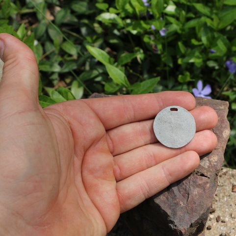 VÁLEČNÍCI, VÁLEČNICKÝ AMULET, SKALNÍ RYTINA TANUM, ŠVÉDSKO, ZINEK