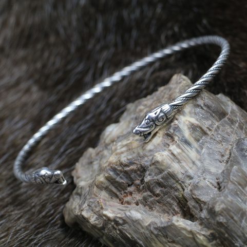 BESTIE Z BURGU, STŘÍBRNÝ NÁKRČNÍK, AG 925, 83 G