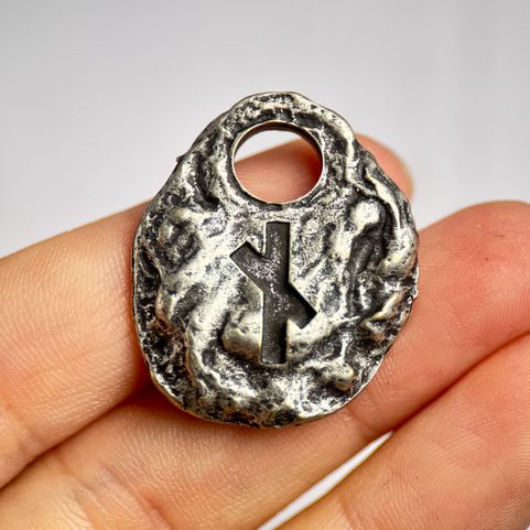 NAUTHIZ, RUNOVÝ AMULET
