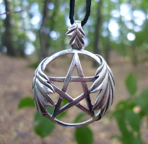 PENTAGRAM V DUBOVÉM LISTÍ, STŘÍBRNÝ PŘÍVĚSEK, AG 925