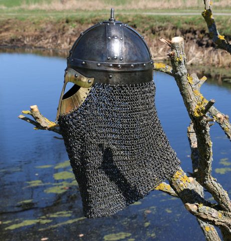 VIKINSKÁ PŘILBA GJERMUNDBU SE ZÁVĚSEM