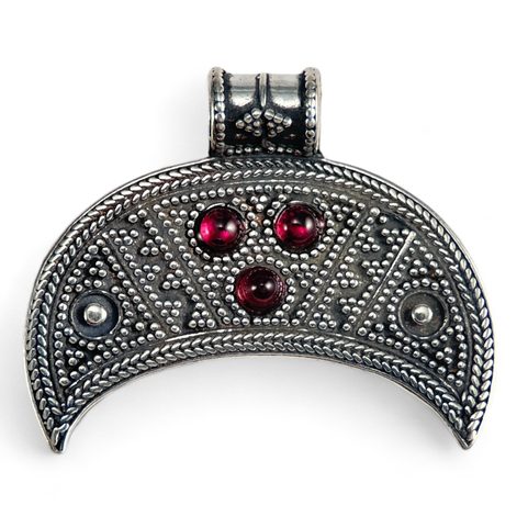 LUNICE, VELKOMORAVSKÝ STŘÍBRNÝ PŘÍVĚSEK, AG 925 A GRANÁT