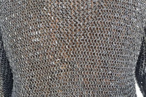 KROUŽKOVÁ KOŠILE, NÝTOVANÁ KROUŽKOVÁ ZBROJ, 8 MM, KRÁTKÝ RUKÁV, HRUDNÍK 150 CM