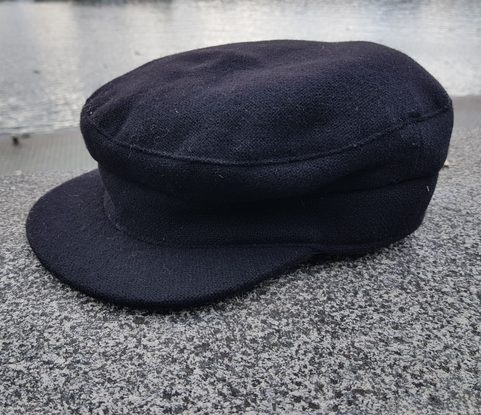 SAILOR - BEKOVKA, VLNĚNÁ IRSKÁ ČEPICE ČERNÁ
