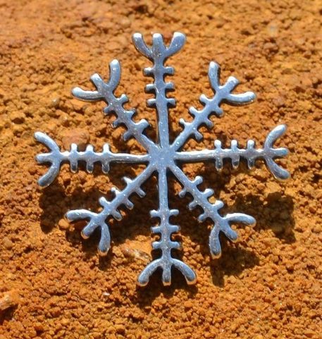 AEGISHJALMUR - ISLANDSKÁ RUNA, STŘÍBRNÝ PŘÍVĚSEK, AG 925