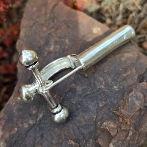 ŘÍMSKÁ SPONA, FIBULA, BRONZ, POSTŘÍBŘENO