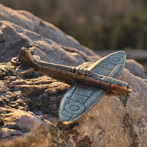 HISTORICKÝ PŘÍVĚŠEK LETADLO SUPERMARINE SPITFIRE, STAROMOSAZ