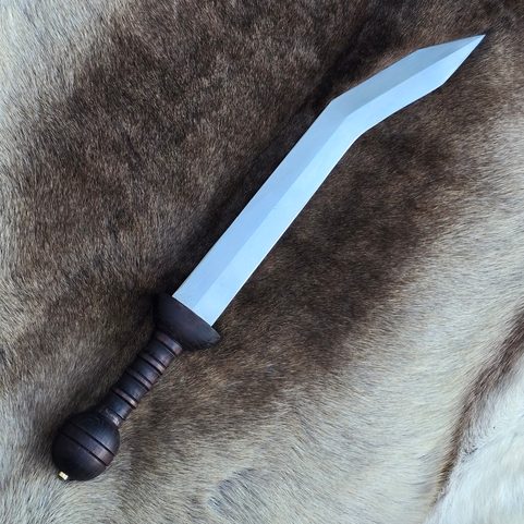 GLADIÁTORSKÁ SICA, THRÁCKÝ KRÁTKÝ MEČ