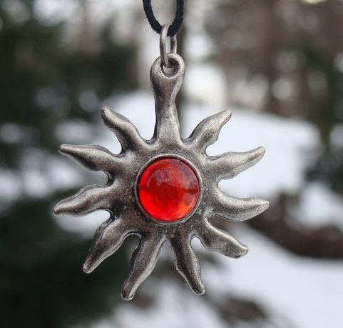 ČERVENÉ SLUNKO, TALISMAN