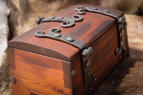 STŘEDOVĚKÁ HISTORICKÁ TRUHLA, DŘEVĚNÁ, OKOVANÁ
