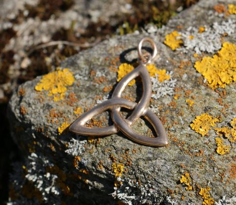 TRIQUETRA, KELTSKÝ PŘÍVĚŠEK, BRONZ