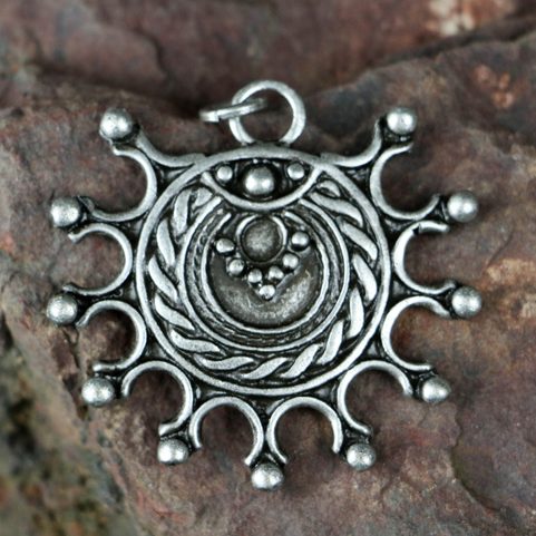 DEVANA, SLOVANSKÝ SLUNEČNÍ AMULET, ZINEK STAROSTŘÍBRO