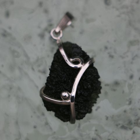 LENA, STŘÍBRNÝ PŘÍVĚSEK S VLTAVÍNEM, AG 925