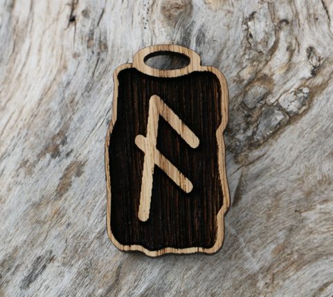 ANSUZ - DŘEVĚNÝ RUNOVÝ AMULET