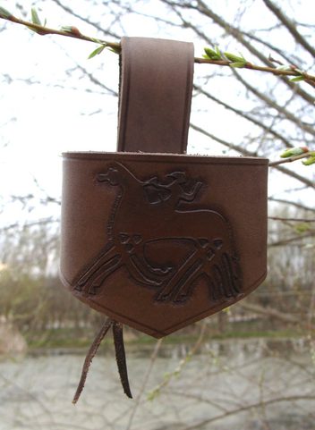 KOŽENÝ DRŽÁK NA ROH, ODIN A SLEIPNIR
