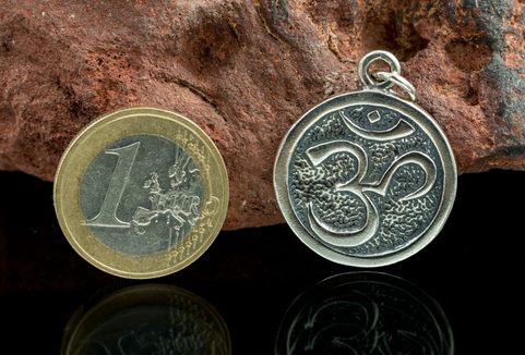 ÓM, POSVÁTNÁ SLABIKA Z VÉD, STŘÍBRNÝ PŘÍVĚSEK, AG 925