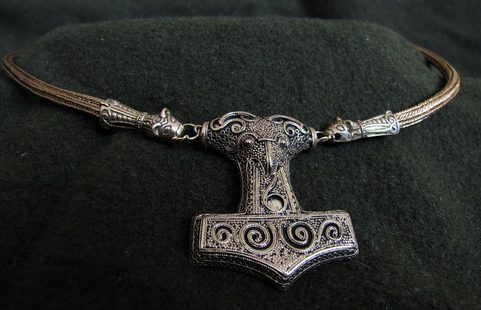 VIKING KNIT - NÁHRDELNÍK THOROVO KLADIVO, BRONZ
