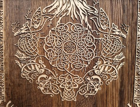 YGGDRASIL STROM NÁSTĚNNÁ DEKORACE 32X46 DUB PÁLENÝ
