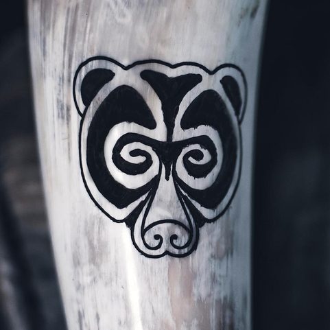 URSUS, MEDVĚD, ROH NA PITÍ