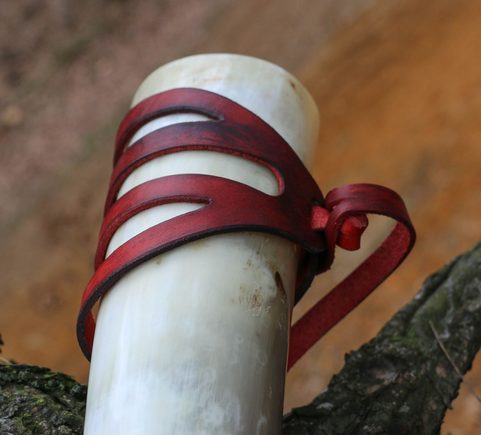 ROH S KOŽENÝM DRŽÁKEM DE LUXE 38 CM, ČERVENÝ