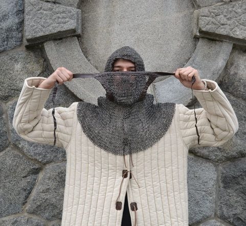 KROUŽKOVÁ KUKLA S OCHRANOU OBLIČEJE, NÝTOVANÉ KROUŽKY 8 MM