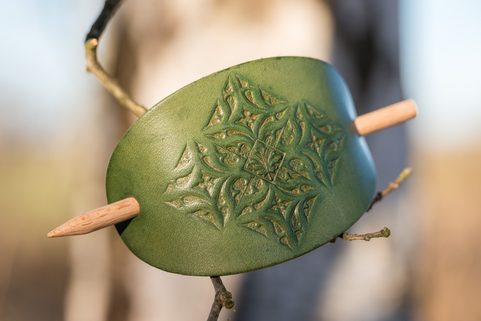 PLATAN, KOŽENÁ SPONA DO VLASŮ, ZELENÁ