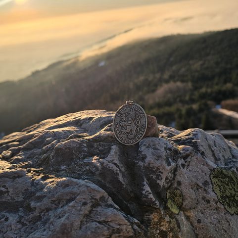 ČESKOSLOVENSKÝ HRANIČNÍ SLOUP, PŘÍVĚSEK, STAROMOSAZ