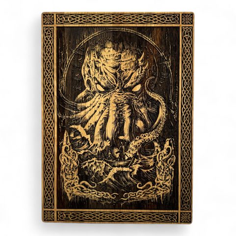 CTHULHU NÁSTĚNNÁ DEKORACE, DŘEVO 32X46CM