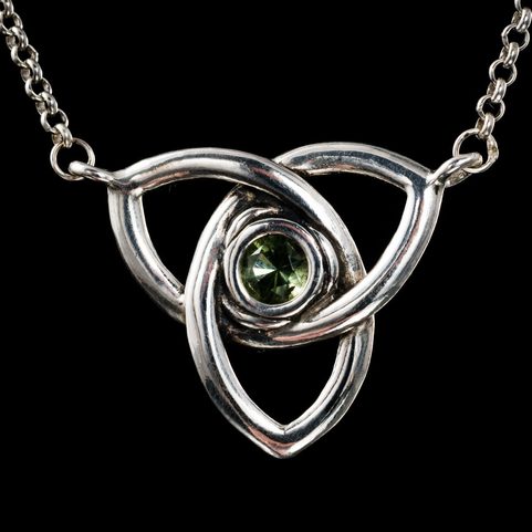 TRIQUETRA, STŘÍBRNÝ NÁHRDELNÍK S VLTAVÍNEM, AG 925