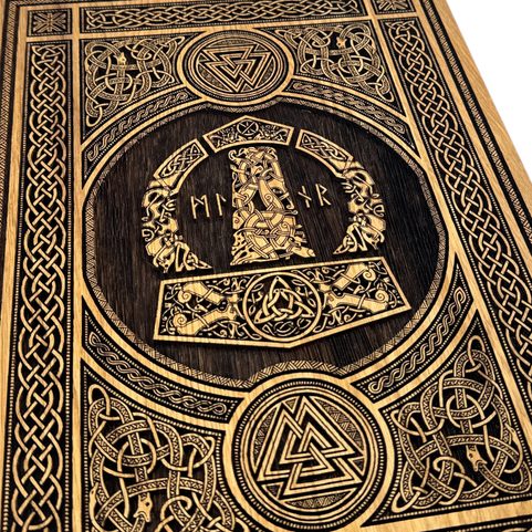 MJÖLLNIR - THOROVO KLADIVO, NÁSTĚNNÁ DEKORACE, DŘEVO 32X44CM