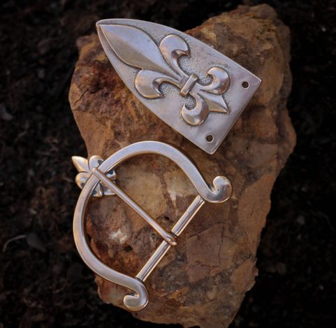 SADA KOVÁNÍ NA OPASEK FLEUR DE LIS, BRONZ