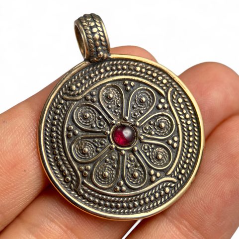 VESNA, SLOVANSKÝ ŠPERK, BRONZ GRANÁT