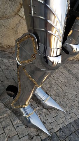 LUXUSNÍ KANELOVANÁ GOTICKÁ ZBROJ