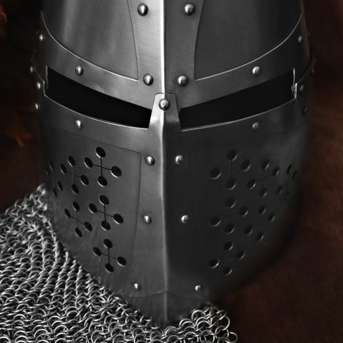 KBELCOVÁ PŘILBA S KŘÍŽI