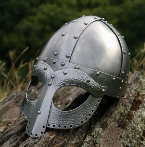 THORVARD, PŘILBA VIKING, VIKINGSKÁ HELMA S OČNICEMI ZDOBENÁ KOVÁNÍM ZA STUDENA 2MM