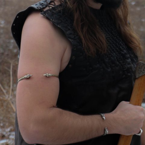 HUGINN A MUNINN, VIKINGSKÝ NÁPAŽNÍK, MOSAZ
